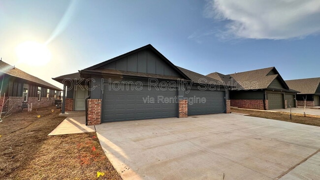 Building Photo - 11417 N University Ave