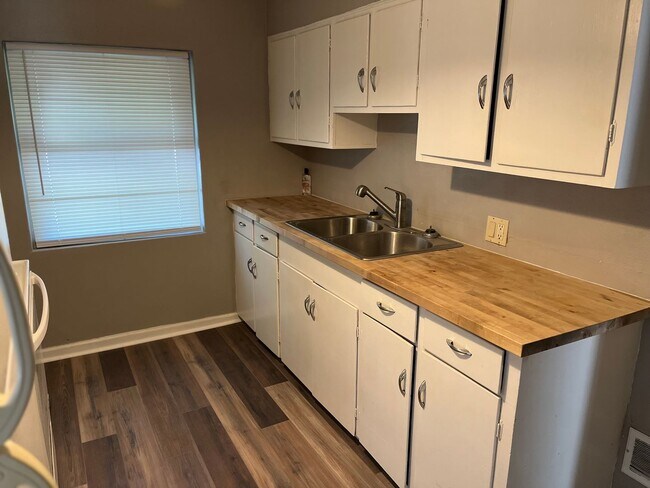 Photo - Two Bedroom in Alton