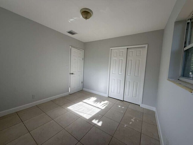 Photo - 6409 Rodman St