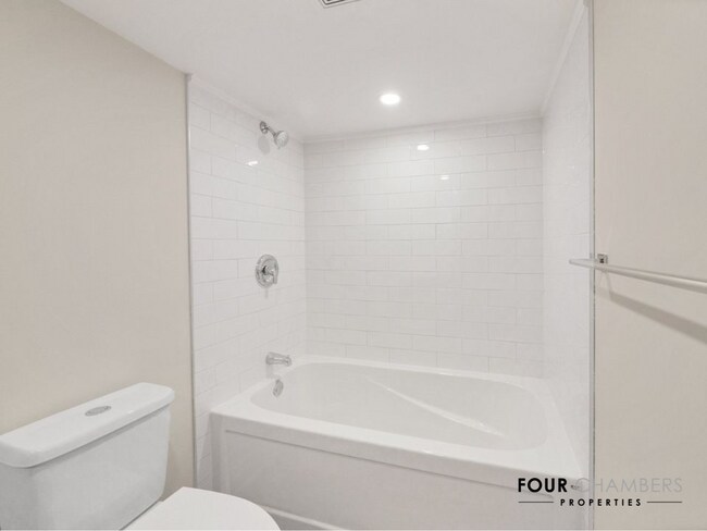 Photo - 132 Holton Ave S Unit 1
