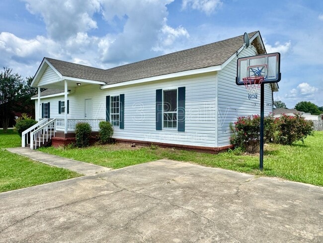 Photo - 1520 Hogan Rd