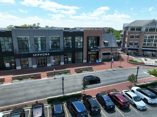 Photo - 728 Waukegan Rd