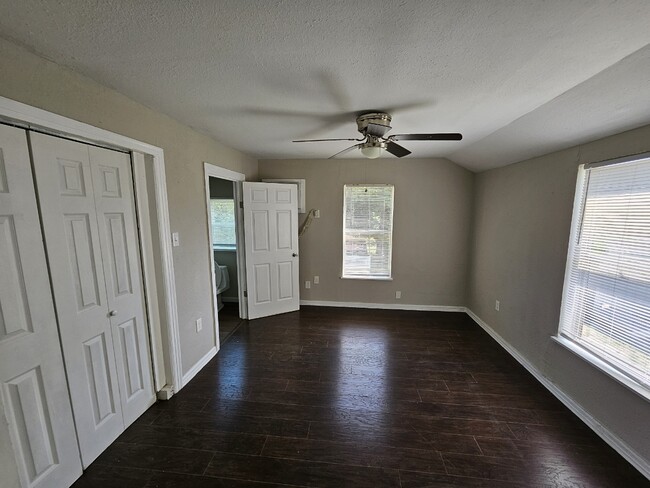 Photo - 1933 S 19th St Unidad A