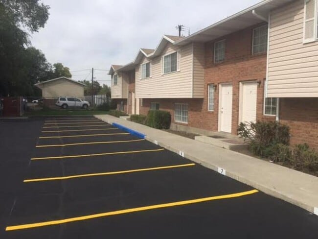 Building Photo - 707 600 W Rental