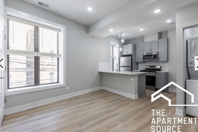 Building Photo - 432 W Belden Ave