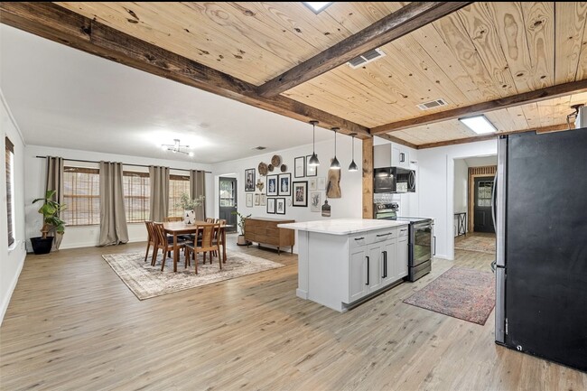 Building Photo - 605 Rolling Hills Dr Rental