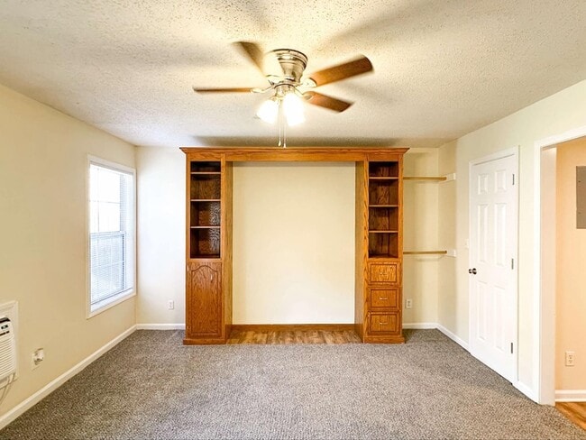 Building Photo - 100 Ballygar St Unit M