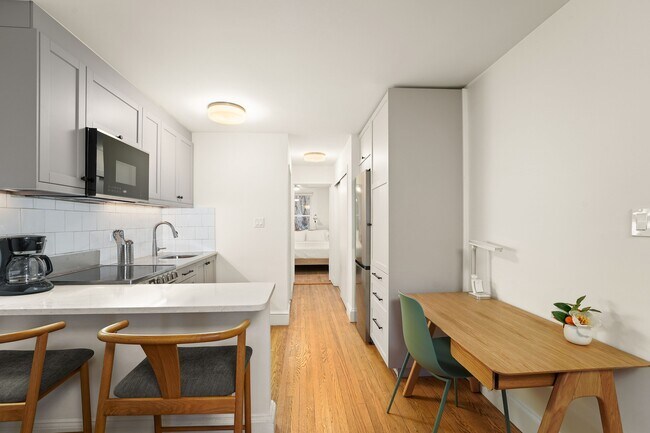 Photo - 136 E 92nd St