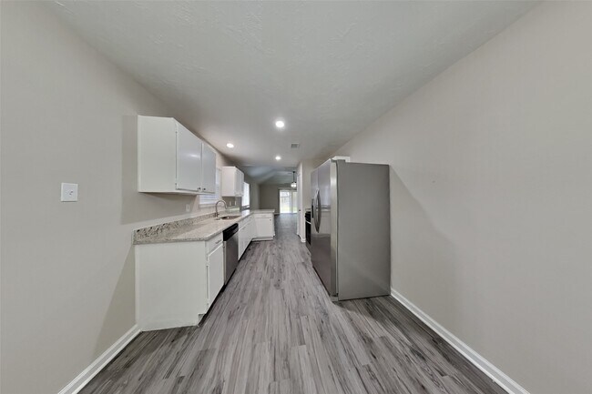 Photo - 18131 Gravenhurst Ln