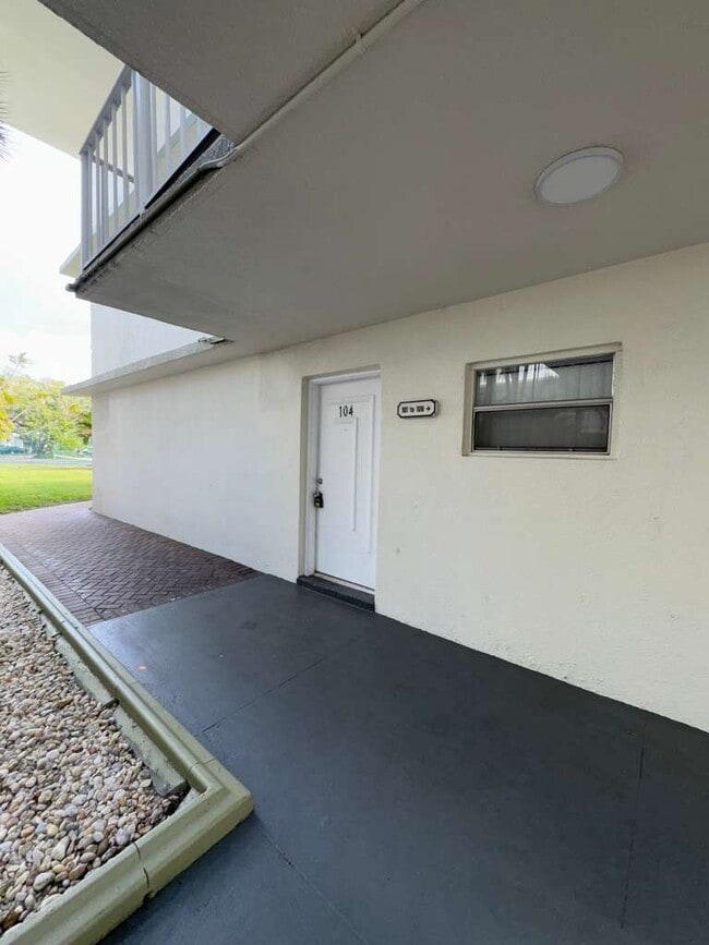 Building Photo - 4235 N University Dr Unit # 104