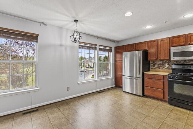 Photo - 4613 Harrier Way