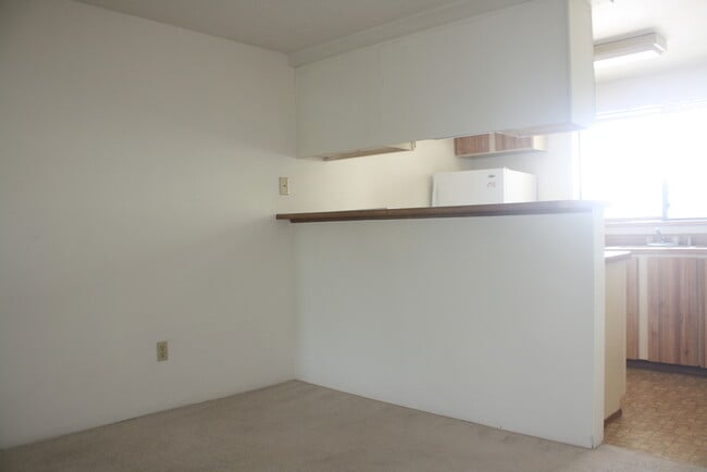 Photo - Top floor, 2drm, 2 full bath, open floor plan, pool, water, sewer, garbage included in rent