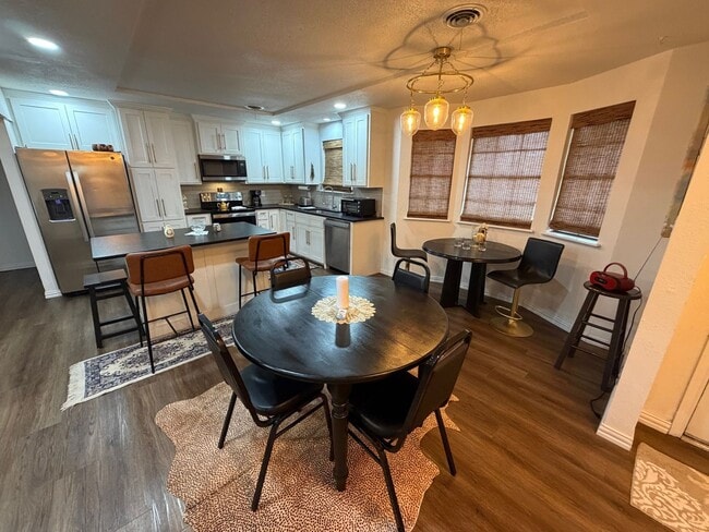 Photo - 6008 Yale St