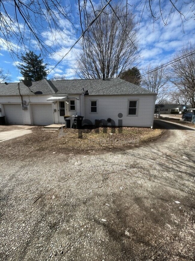 Building Photo - 210 Donnelly Dr