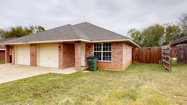 Building Photo - NEW STAINLESS STEEL APPLIANCES + NEW LUXURY VYNIL PLANK THOUGHOUT!!