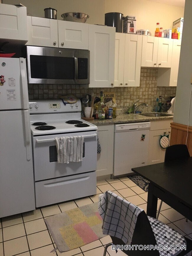 Photo - 153 Strathmore Rd Unit 4