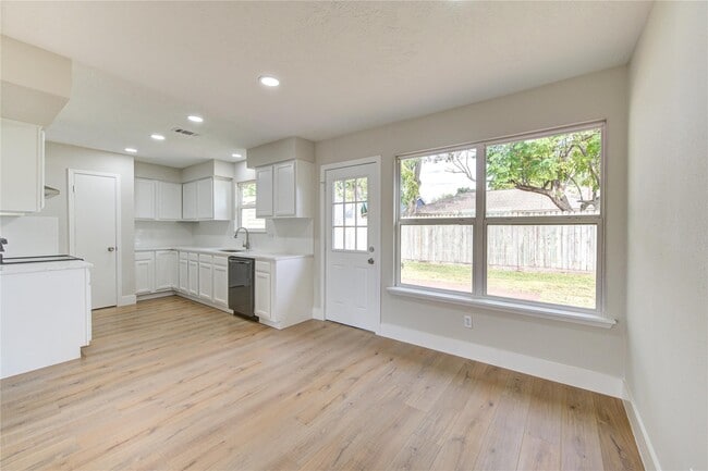 Photo - 328 Meadow Wood Ct