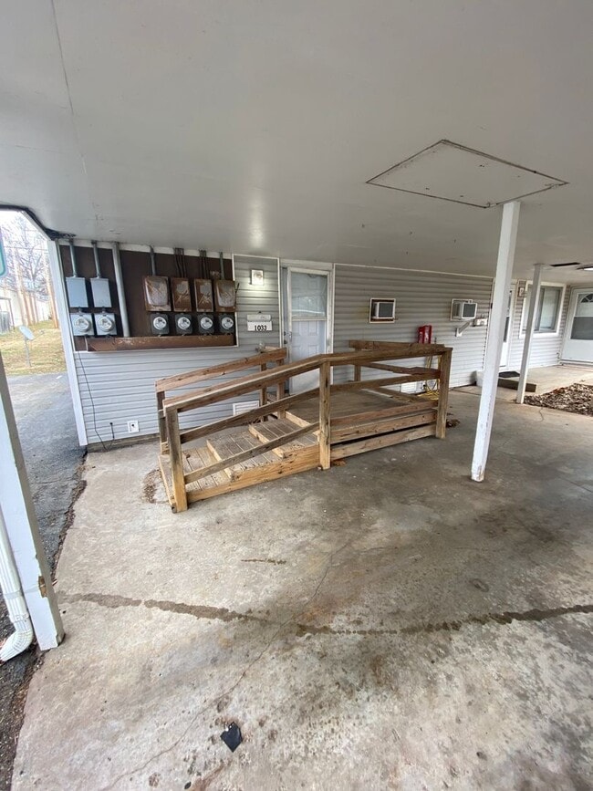 Building Photo - 1033 W Washita St Unit 1