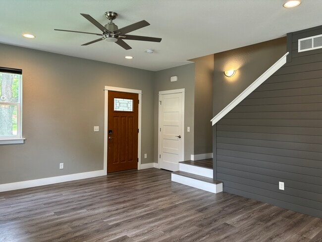 Photo - 309 Femrite Dr