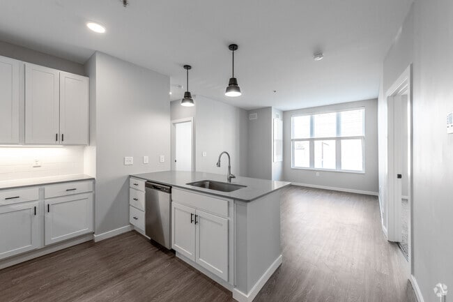 2BR, 2BA - 860SF