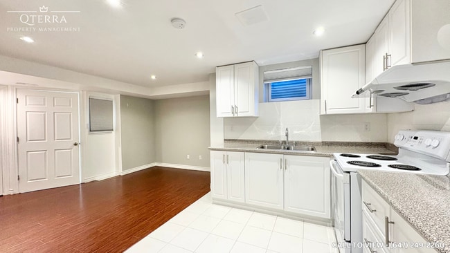 Photo - 2-328 Williamson Dr W