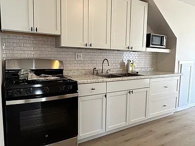 Building Photo - 1011 Hudson Ave Unit Apt 1
