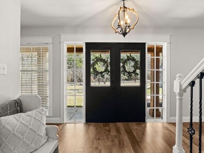 Photo - 1691 Lake Vernon Rd