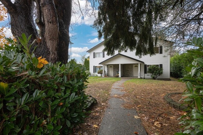 Building Photo - 1301-1305 Mitchell Ave Unit 1301 Mitchell