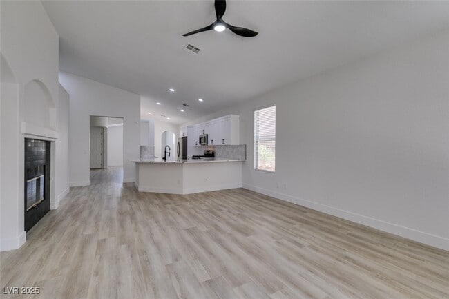 Photo - 823 Wintersweet Rd