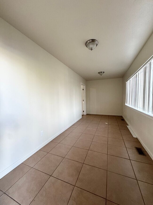 Photo - OL2441 Unidad A