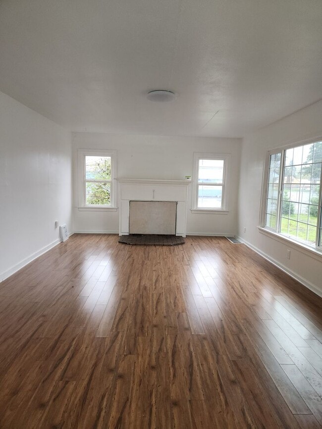 2325 Main St
