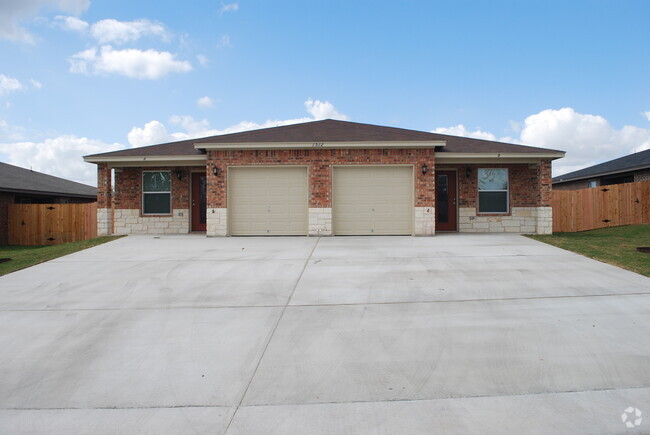 Building Photo - 1512 Dakota Unit A-STILL OCCUPIED BY RESIDENT Rental