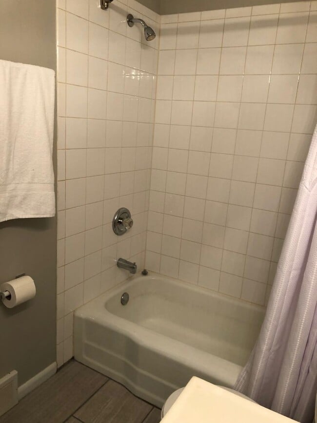 Photo - Charming 5 BD/3 BA down the street from Ke...