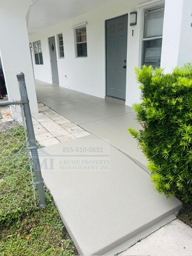 Photo - 523 S K St Lake Worth, FL 33460