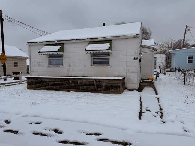 Building Photo - 218 Walnut St