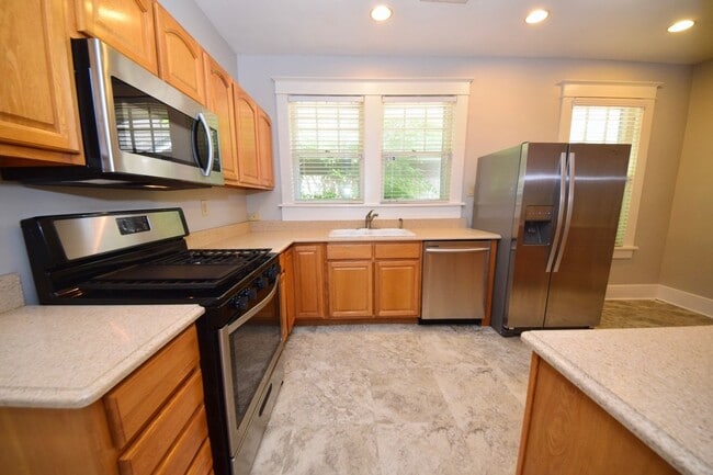 Photo - DARLING charmer with 3 beds and 2 baths near the U of M.