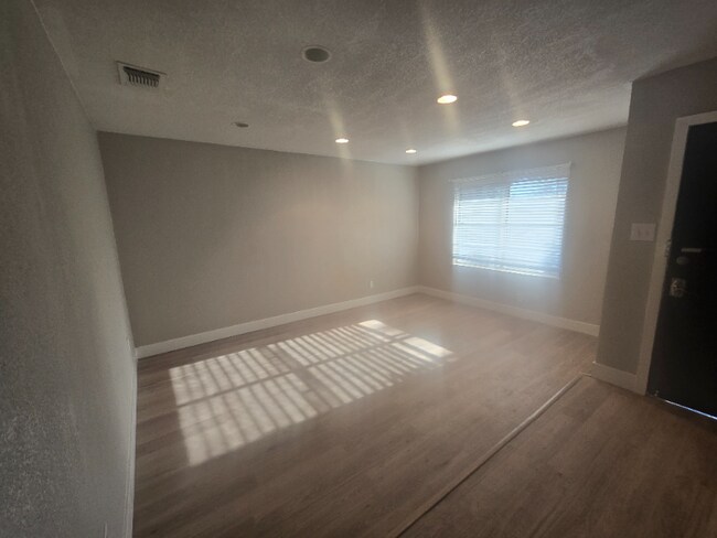 Photo - 4911 Belle Ellen