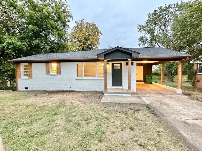 Building Photo - 913 Lynden Blvd Rental
