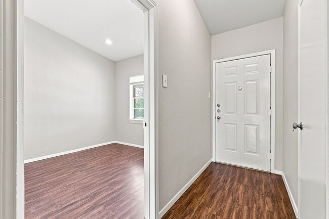 4BR/2.0BA Single Family - Garland