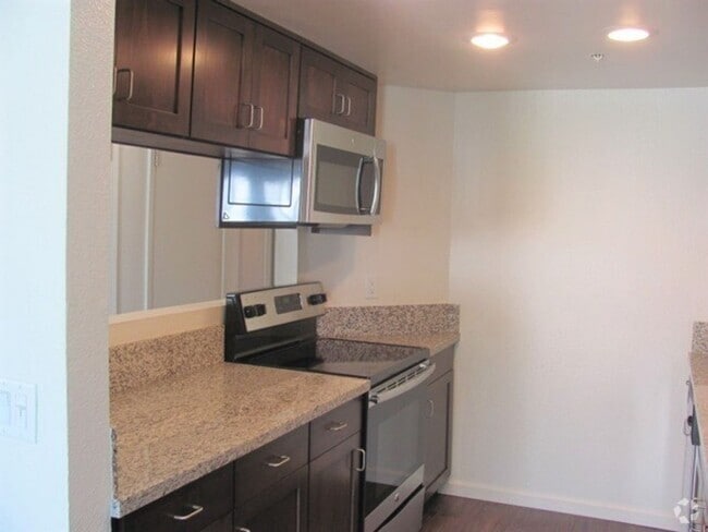 Building Photo - 2 BED WITH LOFT AT SOUTHWOOD CONDOS Sinshe...