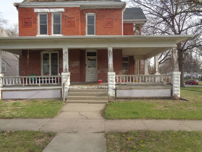 Building Photo - 06 Unit 2