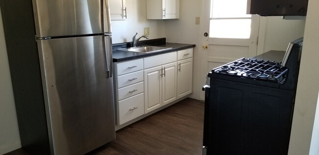 Building Photo - Knollridge Garden Apartments