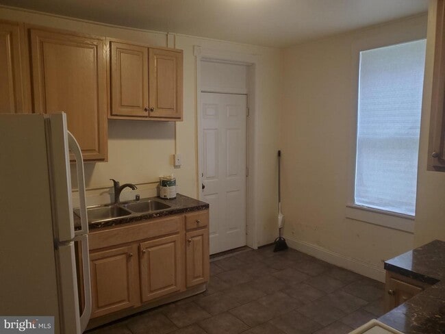 Building Photo - 437 S Burhans Blvd