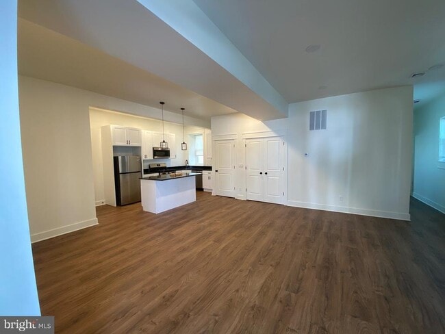 27 W Ferdinand St