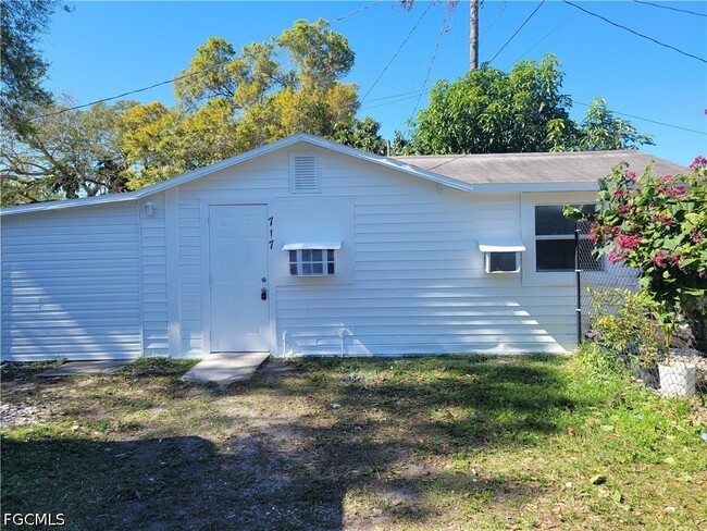 Photo - 717 Burdick Ave