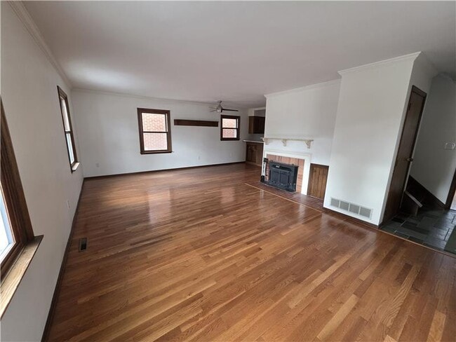 Photo - 28 E Jeffrey Pl