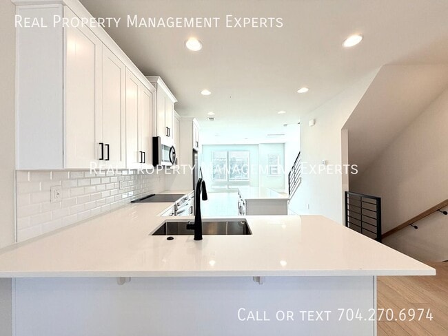 Photo - 2158 N Graham St