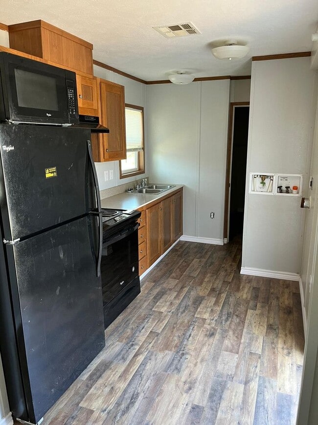 Building Photo - 1 bedroom/1bathroom home in the Star Dust Manufactured Home Community.