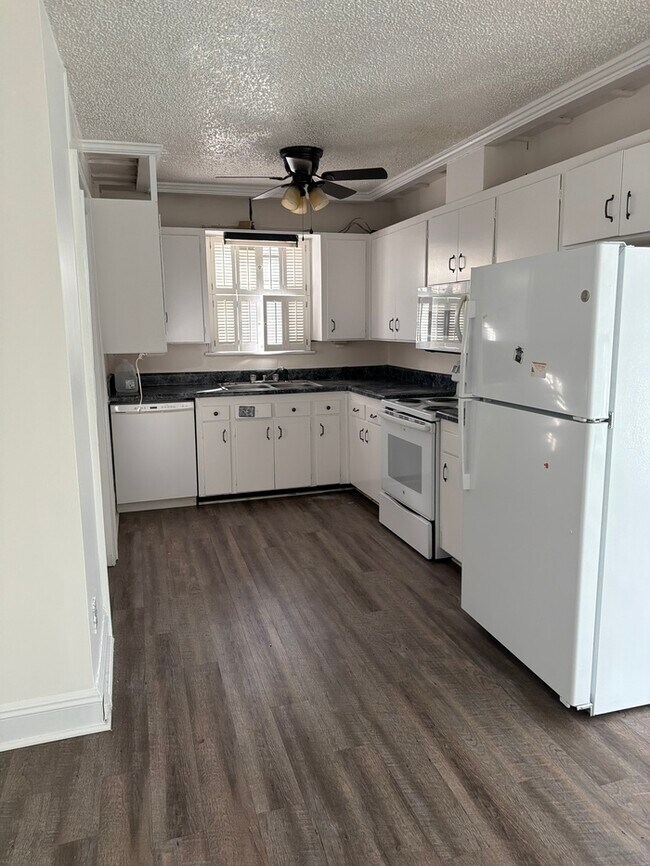 Photo - 427 Cedar St