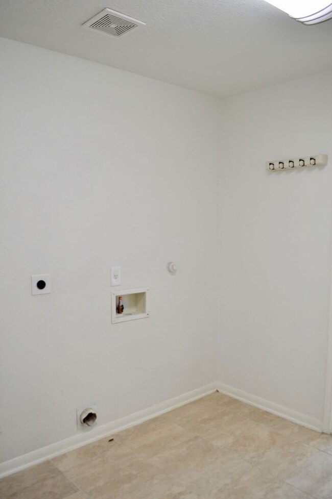 Photo - Amazing 4 bed 2 bath 2 story home in Hallie Heights!